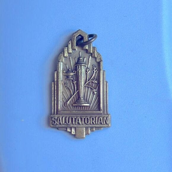 Vintage gold tone Salutatorian pendant/medal/charm - Picture 3 of 3